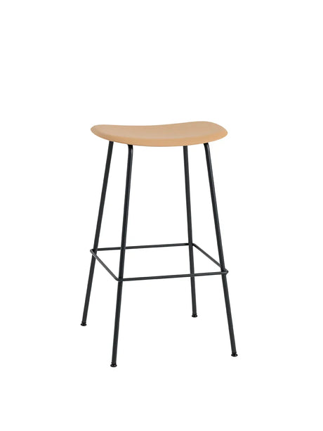 Fiber Counter stool fra Muuto - Stor / Ochre- black base - Jacobsen Plus