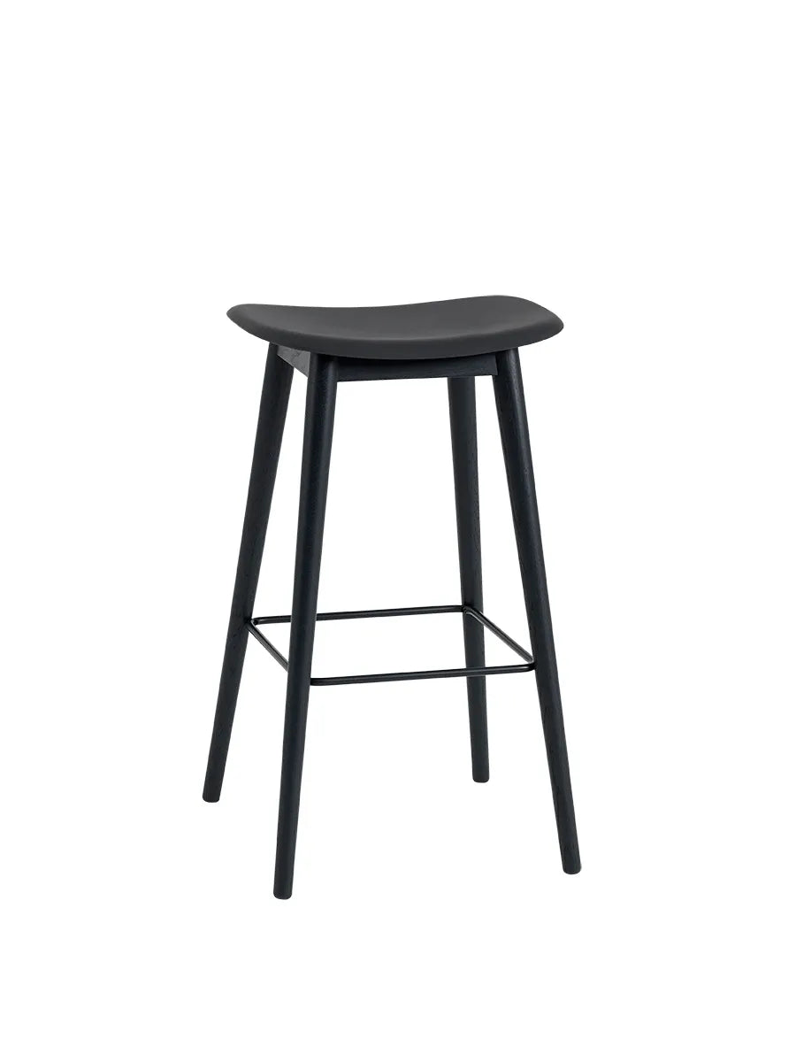 Fiber Bar Stool Wood fra Muuto - Stor / Black- black - Jacobsen Plus