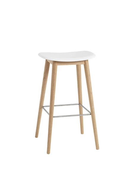 Fiber Bar Stool Wood fra Muuto - Stor / Natural white- oak base - Jacobsen Plus