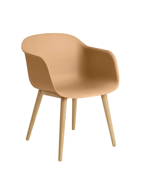 Fiber Armchair, wood fra Muuto - Ochre- oak base - Jacobsen Plus