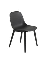 Fiber side chair wood fra Muuto - Black- black base - Jacobsen Plus