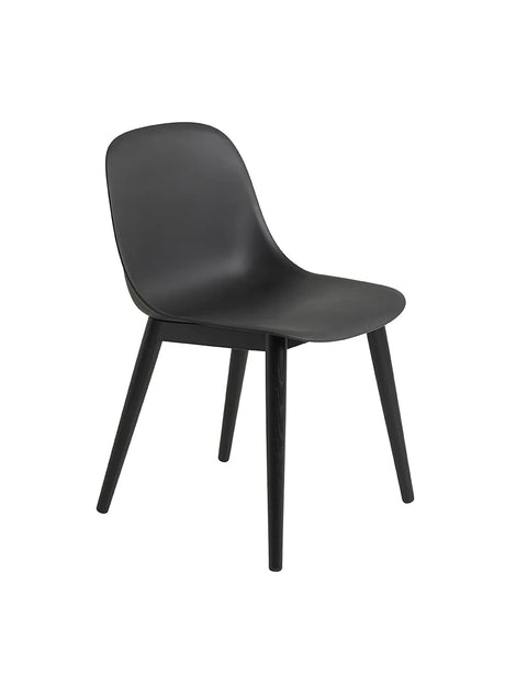 Fiber side chair wood fra Muuto - Black- black base - Jacobsen Plus