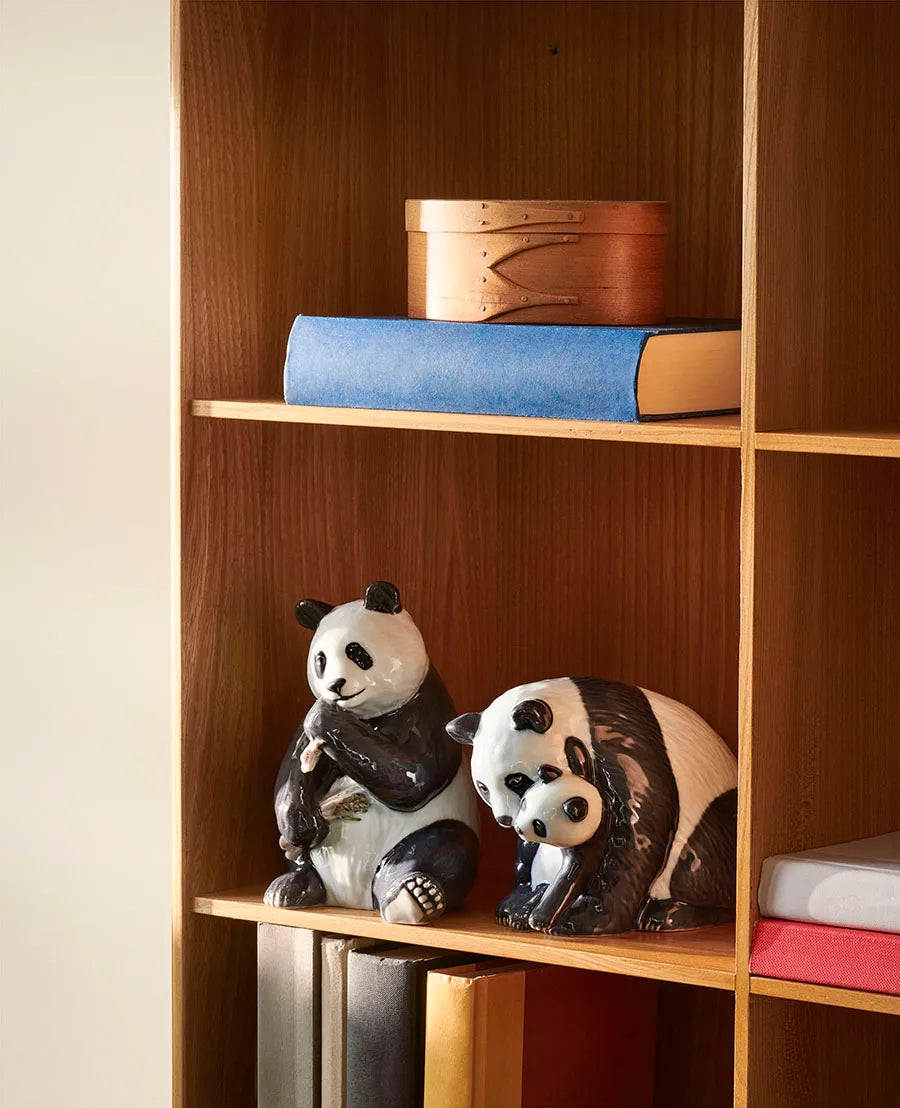 Royal Copenhagen Figurine Panda, spisende 18 cm