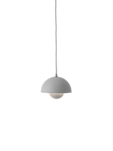 Flowerpot VP10 Pendel af Verner Panton - Matt light grey - Jacobsen Plus