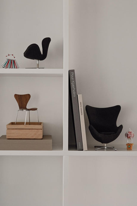Miniature Serie 7 stol af Arne Jacobsen - Sort - Jacobsen Plus