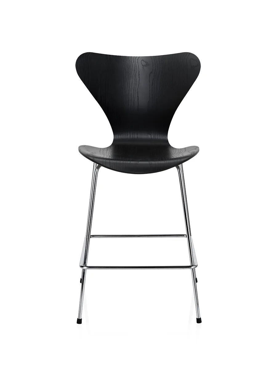 3187 Lav Barstol af Arne Jacobsen - Uden polstring / Farvet ask / Sort - Jacobsen Plus