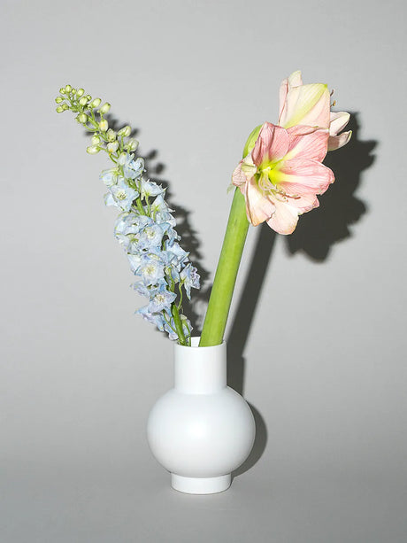 Strøm Vase, vaporous grey fra raawii - Small - Jacobsen Plus