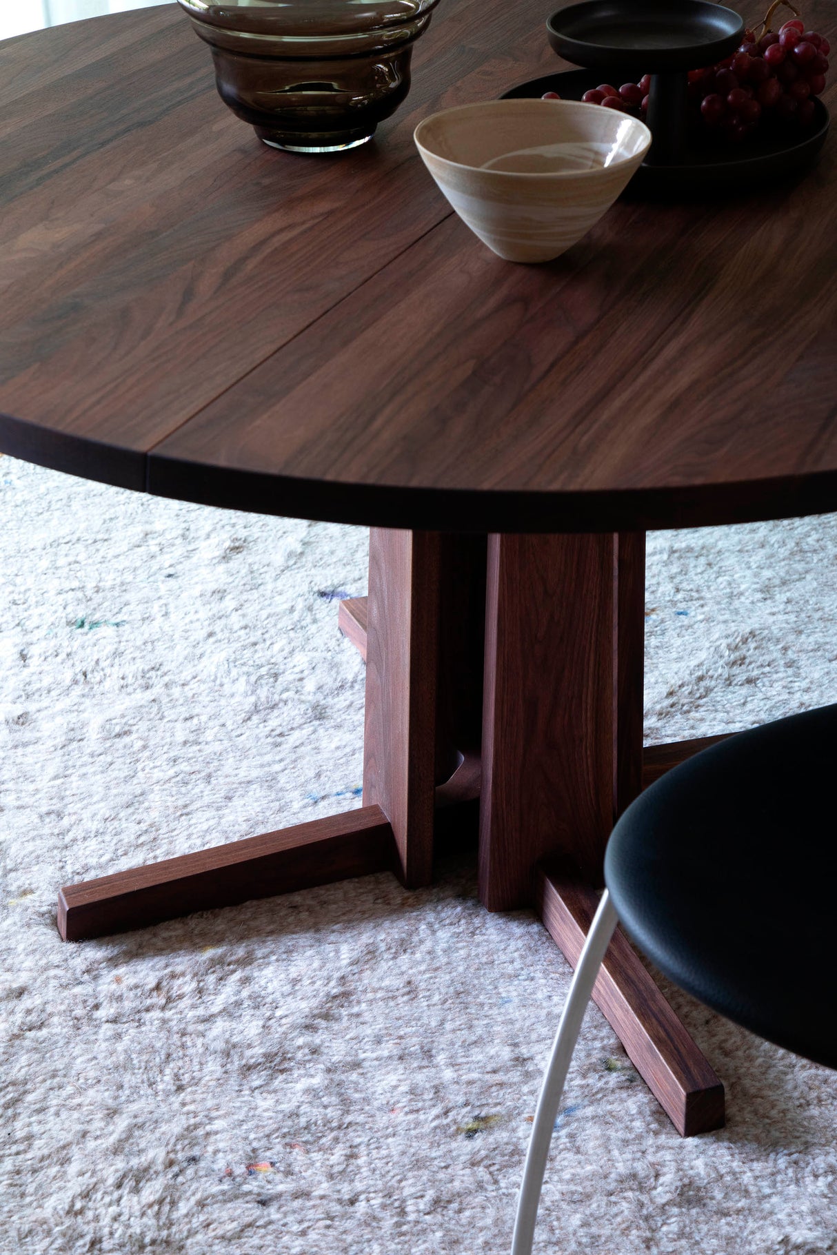 GM3182 Obelisk rundt bord m. udtræk Ø130 fra Gramrode Møbelfabrik - 1 - Jacobsen Plus