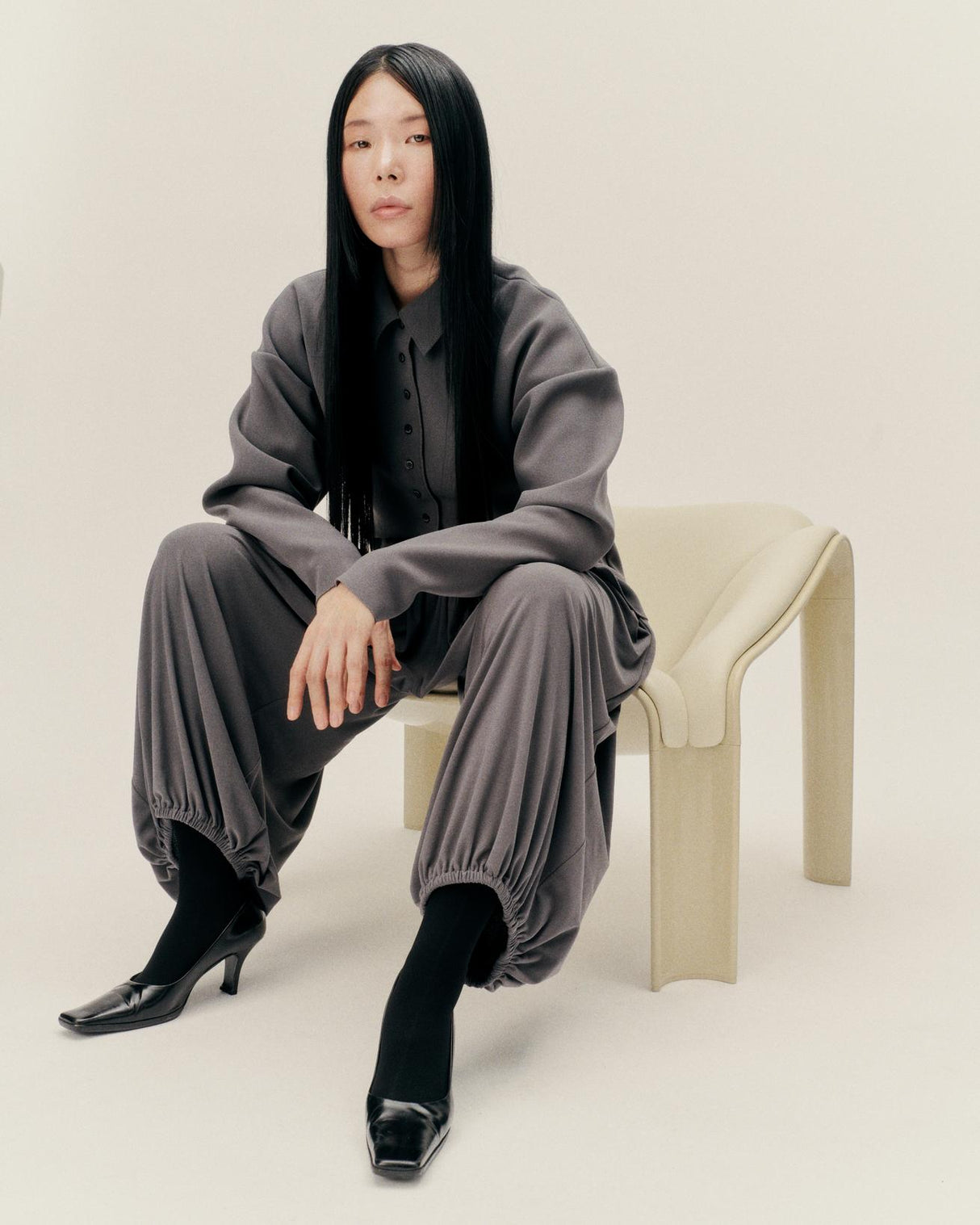 F300 Lounge Chair fra Gubi - 7 - Jacobsen Plus