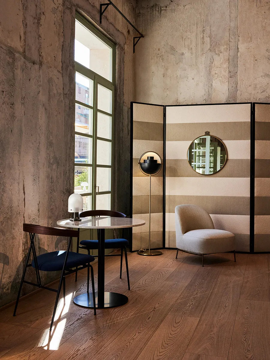 Violin Dining Chair, american walnut fra GUBI