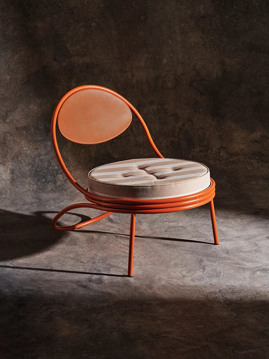 Copacabana Lounge Chair, international orange fra GUBI