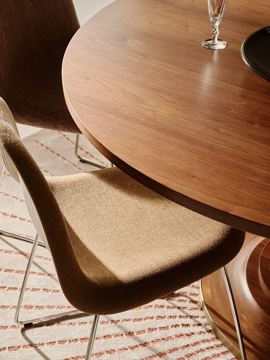 Tavolo a Dischi Dining Table, Ø 150 cm fra GUBI - 4 - Jacobsen Plus