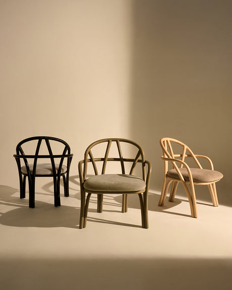 Bistra Lounge Chair fra GUBI - Ebony Painted Rattan / Fustagno 001 - Jacobsen Plus