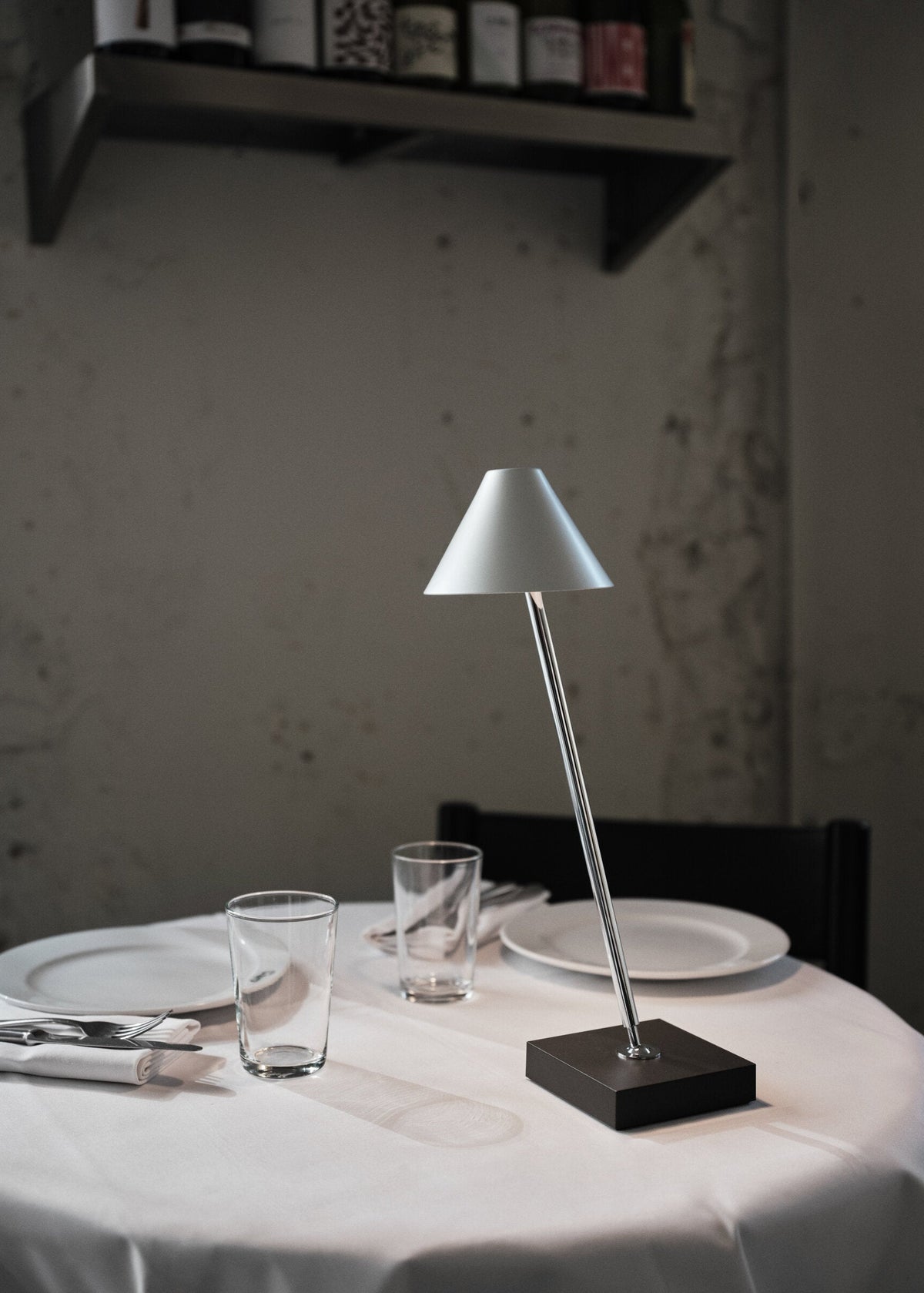Santa & Cole - Gira Mini, portable bordlampe - 1 - Jacobsen Plus