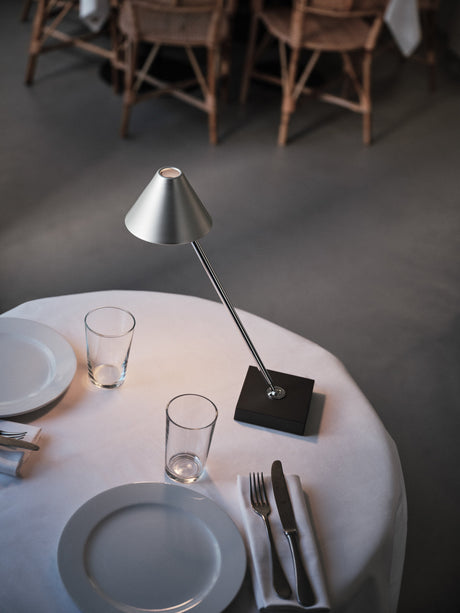Santa & Cole - Gira Mini, portable bordlampe - Naturlig aluminium - Jacobsen Plus