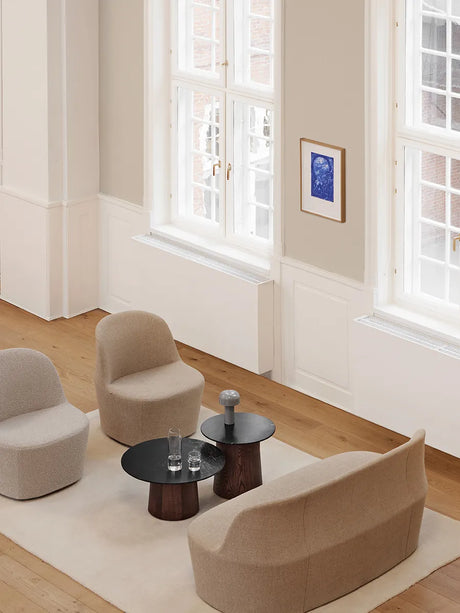 Niveau Coffee Table Ø 61 cm fra Fredericia Furniture - Tundra Grey / Ask olieret / 33 cm - Jacobsen Plus