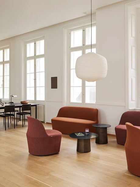 Niveau Coffee Table Ø 45 cm fra Fredericia Furniture - H 29 - Tundra Grey / Ask olieret - Jacobsen Plus