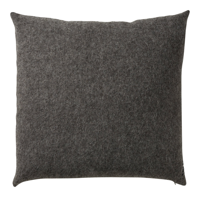 Gotland pude, 50x50 cm fra Silkeborg Uldspinderi - Dark Nordic Grey - Jacobsen Plus