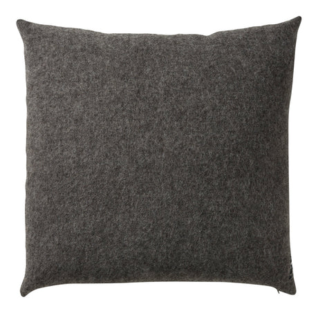 Gotland pude, 50x50 cm fra Silkeborg Uldspinderi - Dark Nordic Grey - Jacobsen Plus