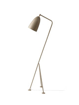 Gräshoppa gulvlampe fra GUBI - Warm grey - Jacobsen Plus