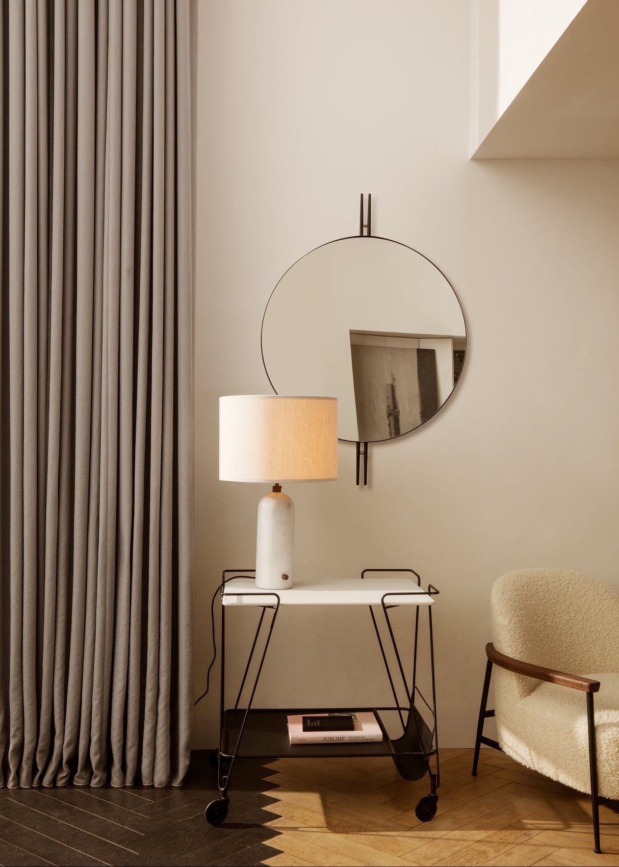 Gravity Bordlampe, small fra GUBI - 2 - Jacobsen Plus