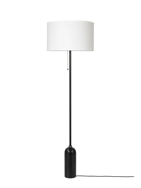 Gravity Gulvlampe fra GUBI - Hvid skærm / Sort stål - Jacobsen Plus