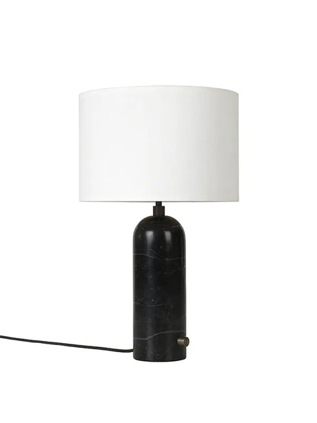 Gravity Bordlampe, small fra GUBI - Hvid skærm / Sort marmor - Jacobsen Plus