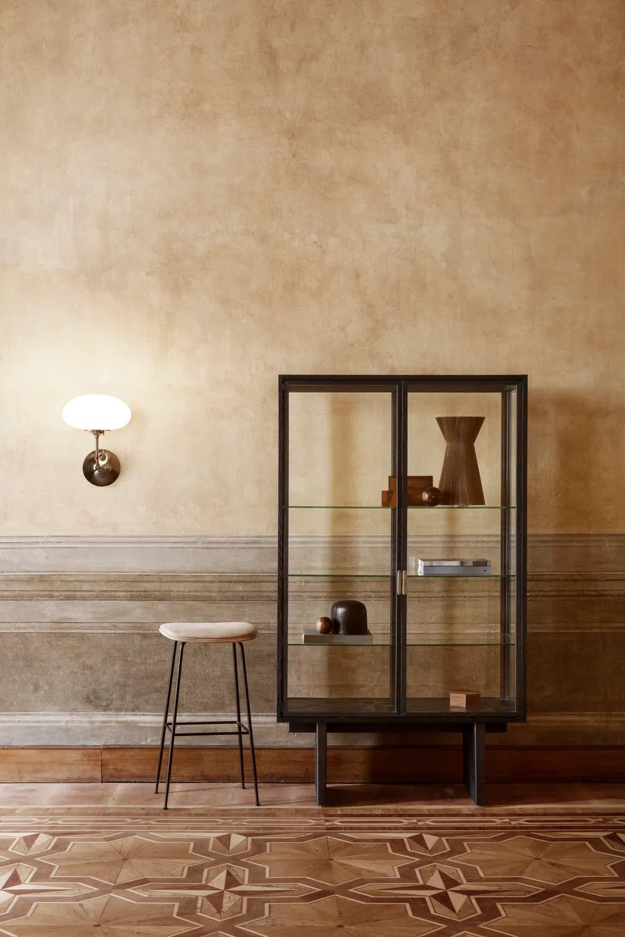 Private Vitrine fra GUBI - 1 - Jacobsen Plus
