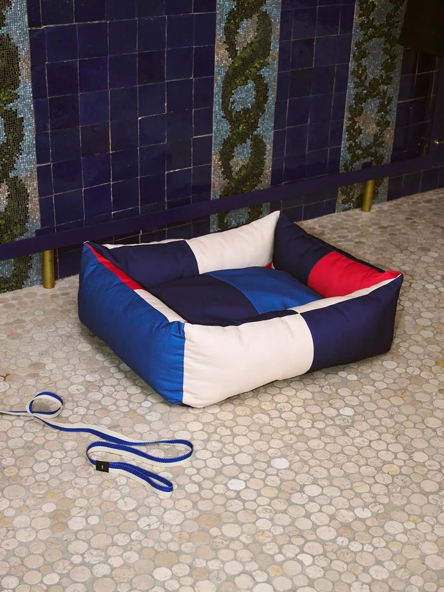 Dogs Bed Medium, red/blue fra Hay