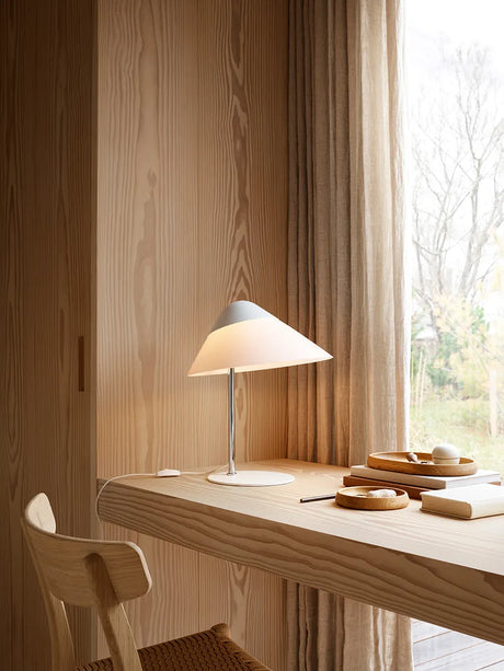 HJW01 Opala Bordlampe af Hans J. Wegner
