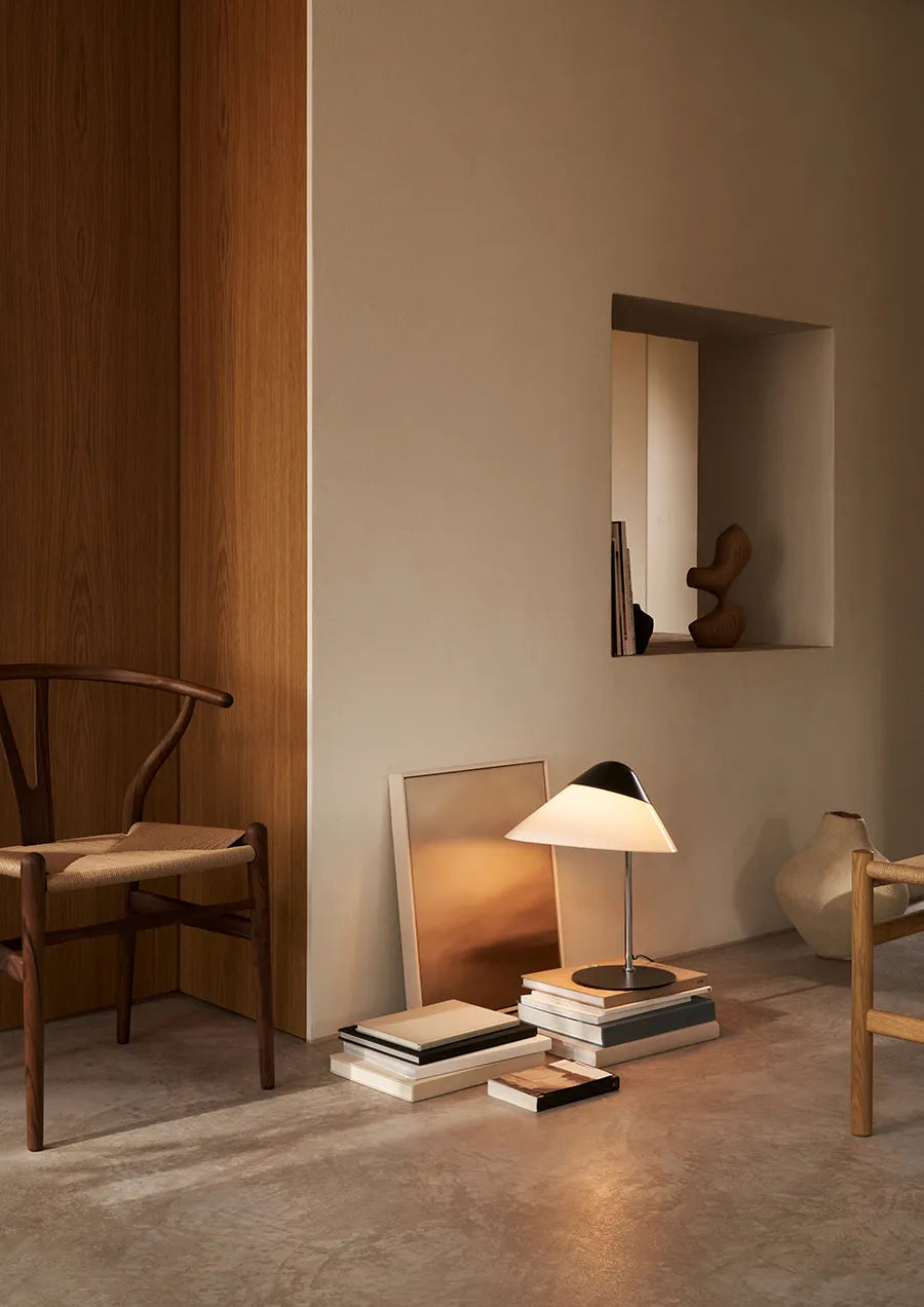 HJW02 Opala Bordlampe af Hans J. Wegner