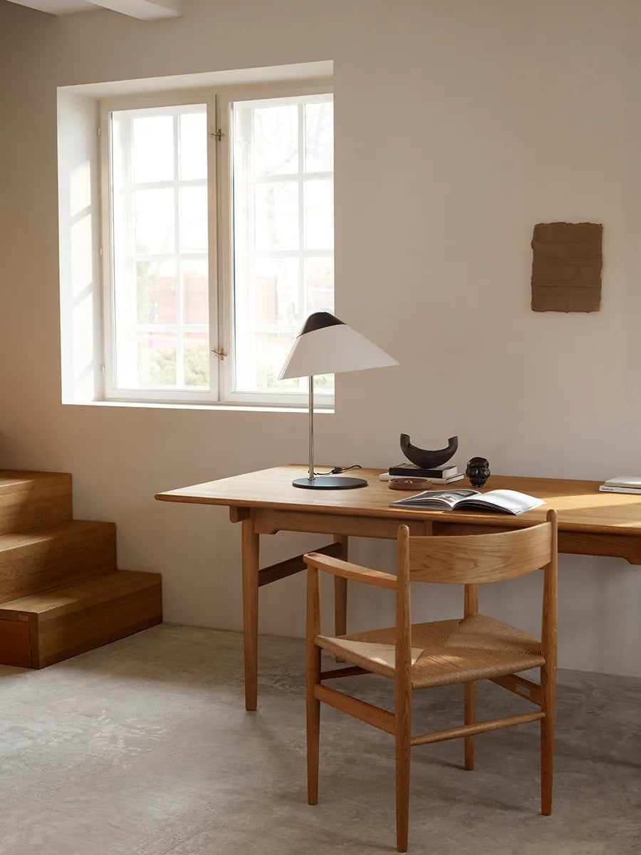 HJW02 Opala Bordlampe af Hans J. Wegner