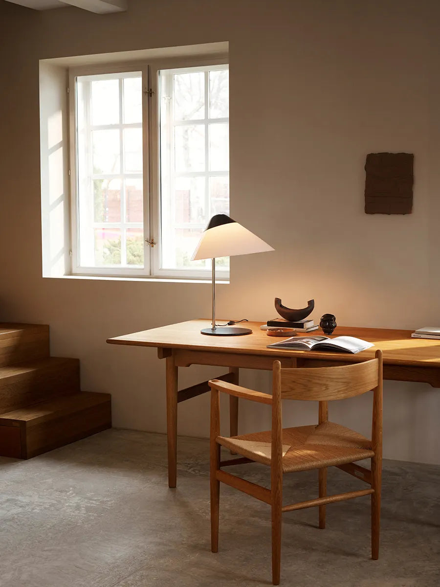 HJW02 Opala Bordlampe af Hans J. Wegner