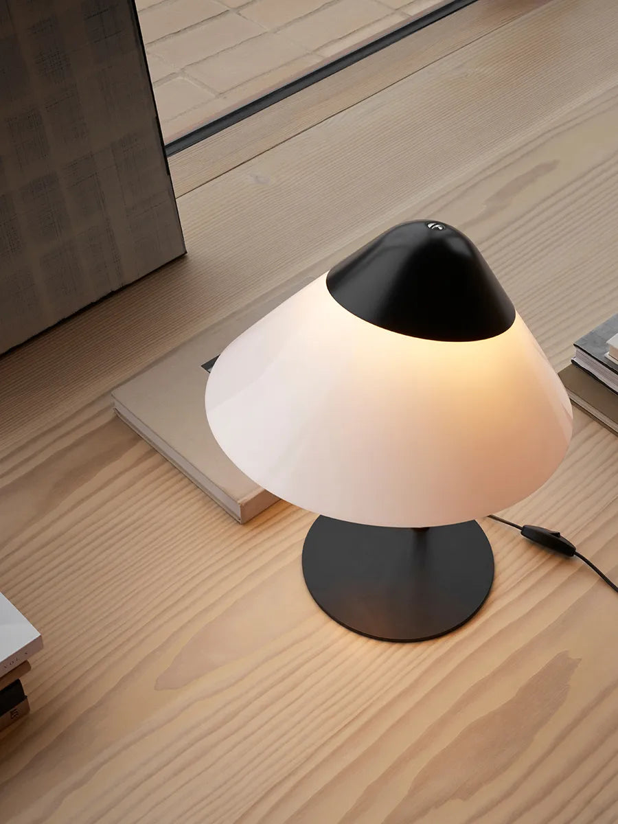 HJW02 Opala Bordlampe af Hans J. Wegner - 2 - Jacobsen Plus