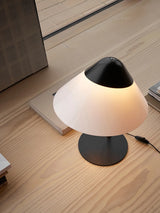 HJW02 Opala Bordlampe af Hans J. Wegner - 2 - Jacobsen Plus