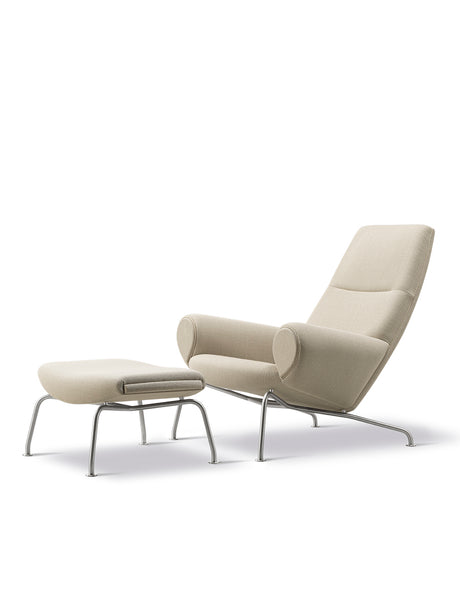 Queen Chair inkl. skammel i Vidar 222 med keder i Omni 112 læder af Hans J. Wegner - 1 - Jacobsen Plus