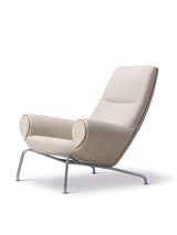 Queen Lænestol af Hans J. Wegner - Clay 12 tekstil med keder i Max 95 Cognac læder - Jacobsen Plus