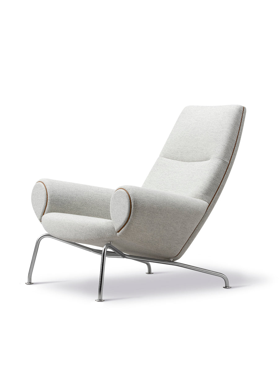 Queen Lænestol af Hans J. Wegner - Hallingdal 110 tekstil med keder i Max 91 læder - Jacobsen Plus