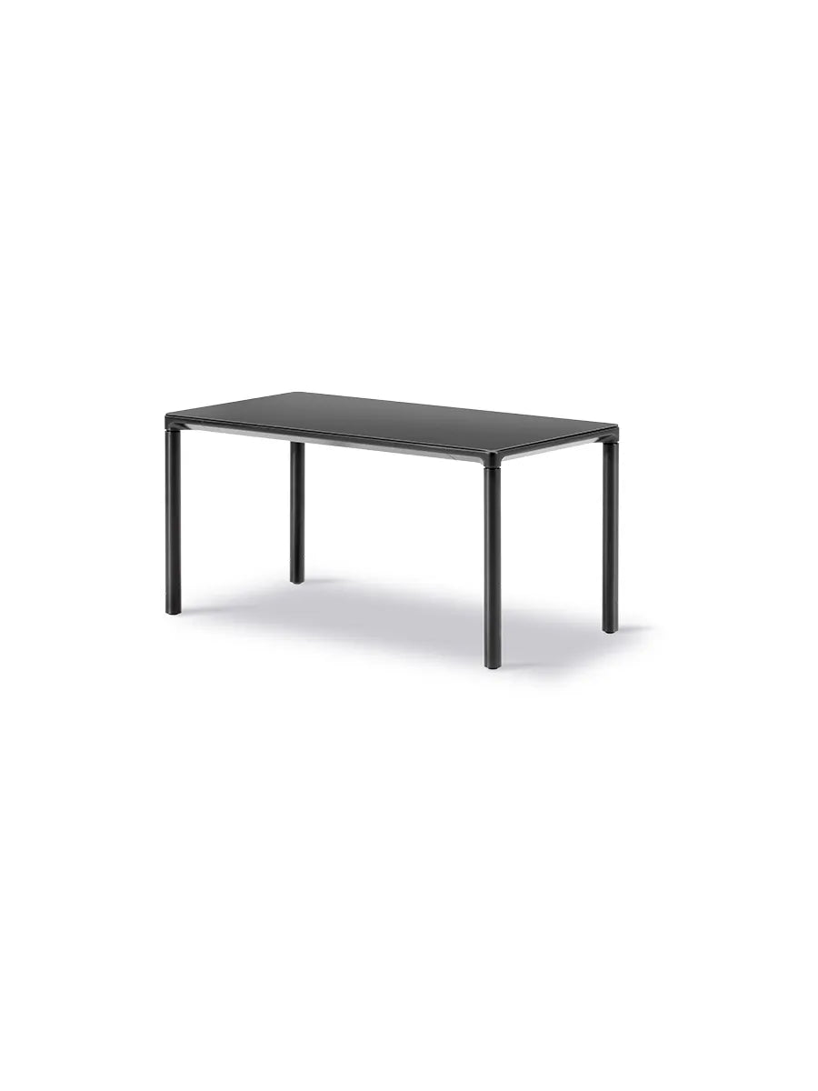 Piloti Bord, sort laminat fra Fredericia Furniture - 6610: 75 x 39 x H35 cm / Sort pulverlakeret aluminium - Jacobsen Plus