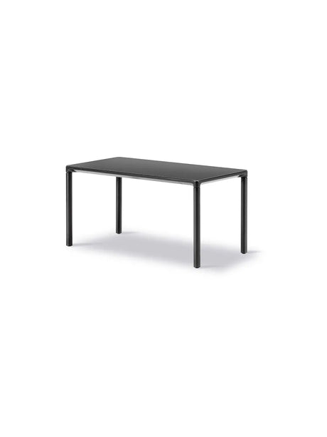 Piloti Bord, sort laminat fra Fredericia Furniture - 6610: 75 x 39 x H35 cm / Sort pulverlakeret aluminium - Jacobsen Plus