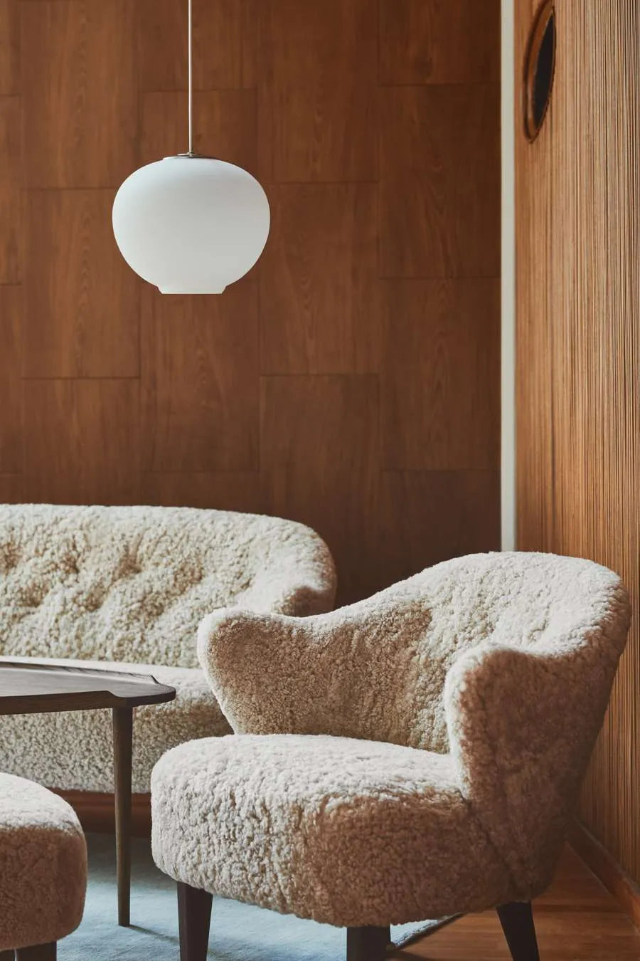 Ingeborg med Fodskammel, moonlight fra Audo Copenhagen