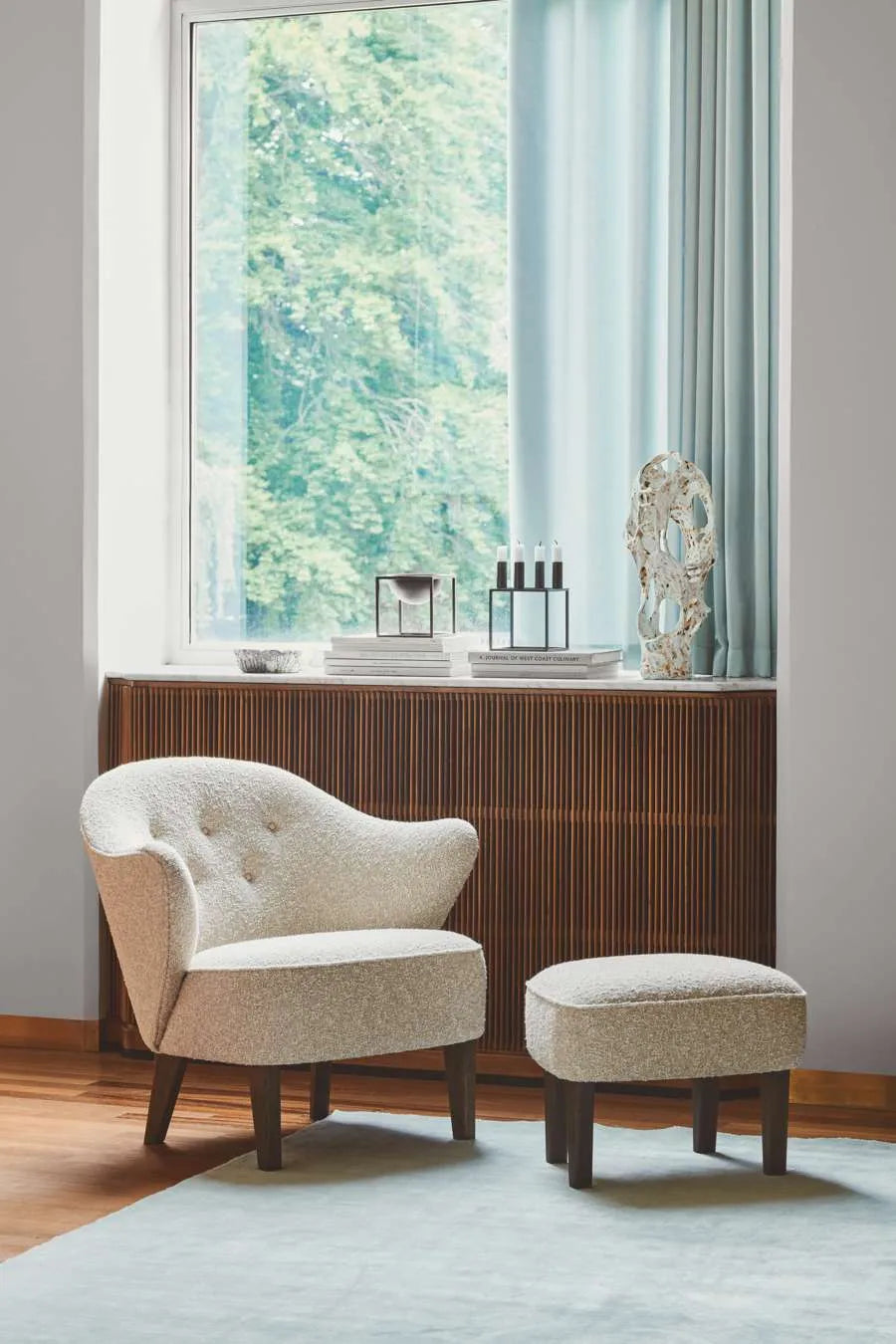 Ingeborg med Fodskammel, Boucle fra Audo Copenhagen