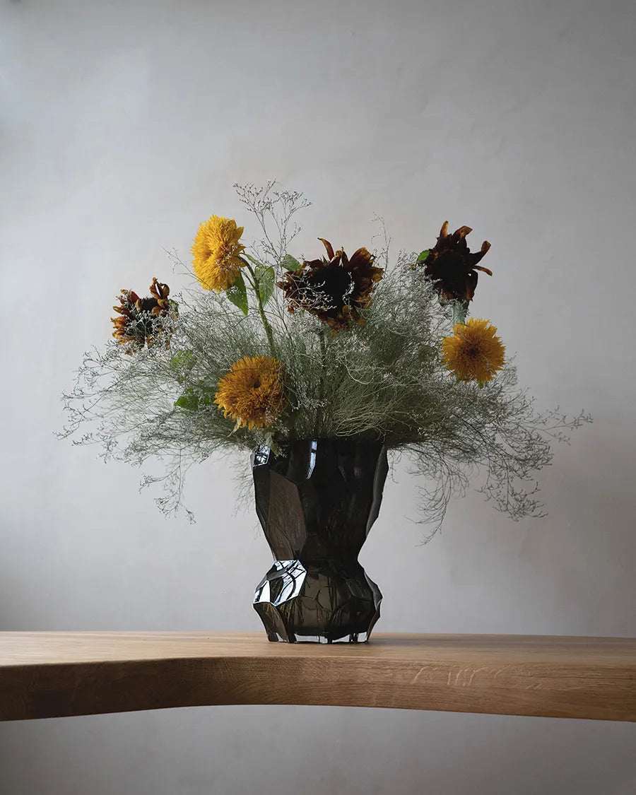 Reflection Vase, new smoke fra Hein Studio