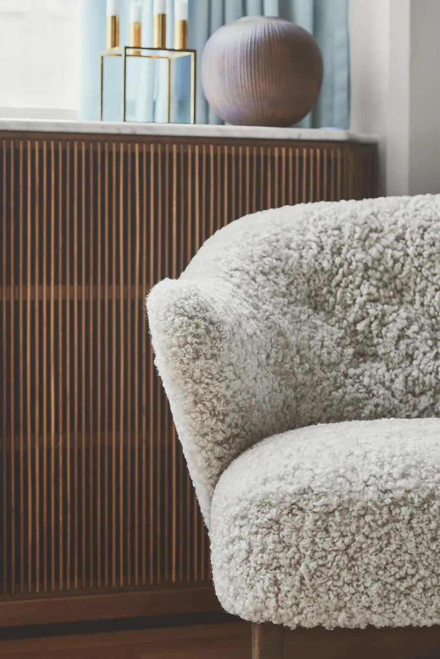 Ingeborg med Fodskammel, moonlight fra Audo Copenhagen