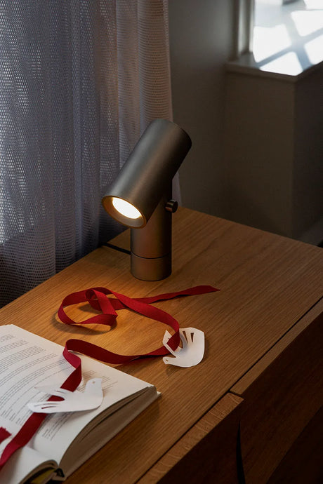 Beam Table Lamp fra Muuto - Black - Jacobsen Plus