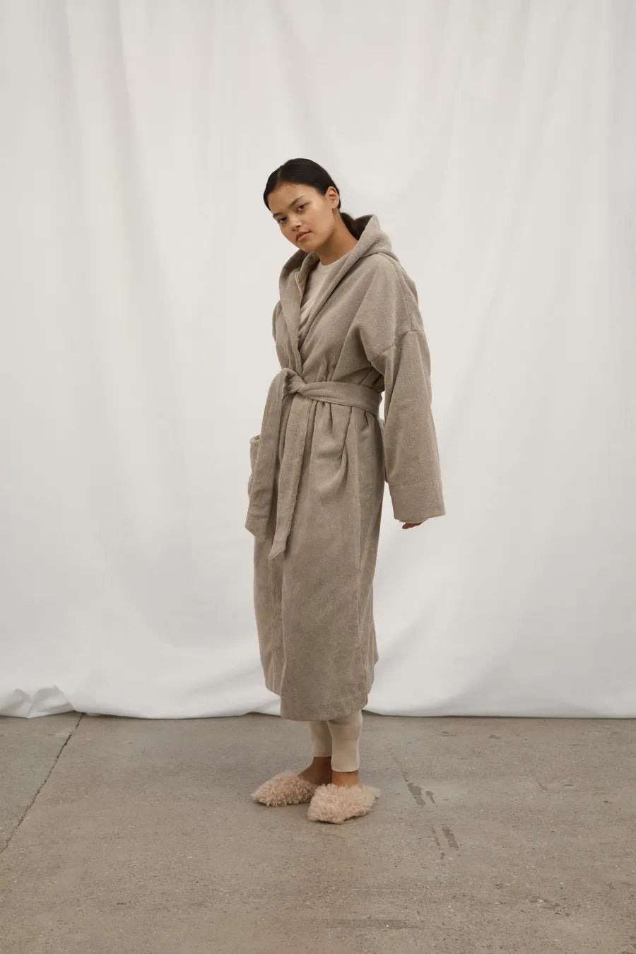 Hooded Terry badekåbe, Dried Linen fra Aiayu - 2 - Jacobsen Plus