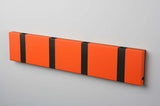 KNAX knagerække med fire knager fra LoCa - Hot orange / Sorte knager - Jacobsen Plus