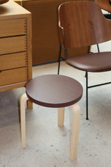 Limited Edition Stool 60, Mahogany Brown fra Artek