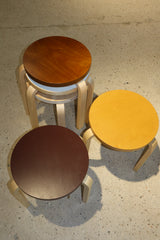 Limited Edition Stool 60, Mahogany Brown fra Artek