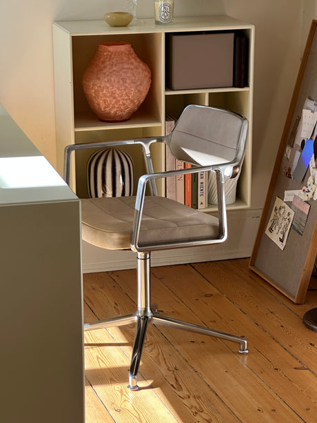 VIPP453 Swivel Chair, Light Grey, Special Edition fra VIPP - 3 - Jacobsen Plus